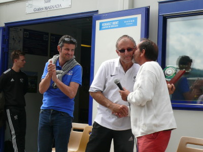 Remise du Trophée Boulogne à Philippe par Jean-Yves
